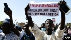 "Il est plus risqué aujourd'hui d'afficher publiquement son identité LGBTQI qu'il y a quelques années" au Sénégal, note un responsable local d'Amnesty.