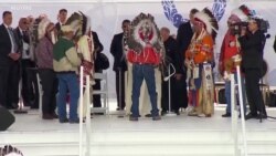 Բնիկ առաջնորդը գլխազարդ է դրել Հռոմի պապ Ֆրանցիսկոսի գլխին_1.mp4