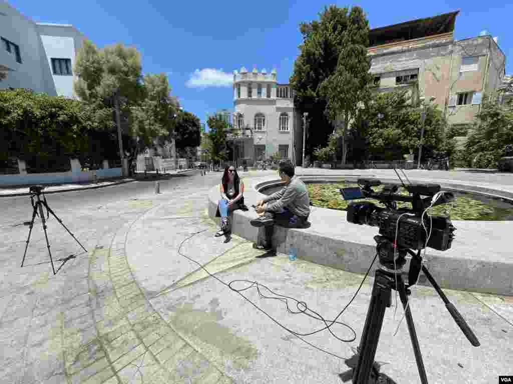 پشت صحنه یکی از مصاحبه&zwnj;های سیامک دهقانپور، خبرنگار صدای آمریکا، در اسرائیل&nbsp;