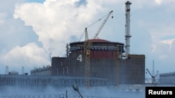 ទិដ្ឋភាព​នៃ​រោងចក្រ​ថាមពល​នុយក្លេអ៊ែរ Zaporizhzhia នៅ​ជិត​ទីក្រុង Enerhodar ប្រទេស​អ៊ុយក្រែន កាលពី​ថ្ងៃទី៤ ខែសីហា ឆ្នាំ២០២២។