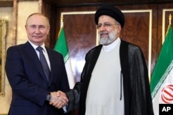 Russian President Vladimir Putin, left, and Iranian President Ebrahim Raisi pose for a photo prior to their talks at the Saadabad palace in Tehran on July 19, 2022. (Sergei Savostyanov, Sputnik/via AP)