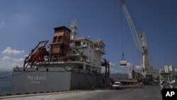 우크라이나산 곡물을 실은 화물선이 8일 터키('튀르키예'로 국호 변경)에서 하역을 준비하고 있다. 