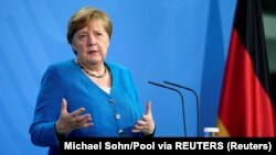 Njemačka kancelarka Angela Merkel obraća se medijima nakon virtuelnog samita Berlinskog procesa (Foto: Reuters/Michael Sohn)