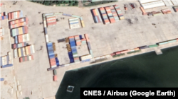 지난해 8월 남포 컨테이너 항구에 방역을 위한 것으로 보이는 대형 L자 구역이 만들어져 있다. 자료=CNES / Airbus / Google Earth