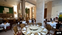 Vue du restaurant du Vitoria Hotel Concept, qui avait accueilli l'équipe nationale de football du Nigeria lors de la Coupe du Monde de la FIFA, Brésil 2014, à Campinas, à environ 100 km de Sao Paulo, le 06 février 2014. (Photo de NELSON ALMEIDA / AFP)