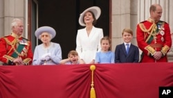 From left, Prince Charles, Queen Elizabeth II, Prince Louis, Kate, Duchess of Cambridge, Princess Charlotte, Prince George and Prince William gather on the balcony of Buckingham Palace June 2, 2022. (Jonathan Brady/Pool Photo via AP)