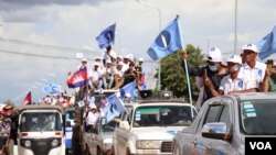 ទិដ្ឋភាព​ទូទៅ​ថ្ងៃចុង​ក្រោយ​នៃ​យុទ្ធនាការ​ឃោសនា​បោះឆ្នោត​ឃុំសង្កាត់អាណត្តិទី ៥ ​របស់​គណបក្ស​ភ្លើងទៀន​ ​នៅ​ក្នុង​ក្រុង​សៀមរាប ខេត្តសៀមរាប នៅ​ថ្ងៃ​ទី ០៣ ខែមិថុនា ឆ្នាំ ២០២២។ (លាស់ លីបលីប/វីអូអេ) 