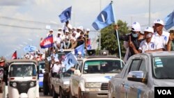 រូប​ឯកសារ៖ ទិដ្ឋភាព​ទូទៅ​ថ្ងៃចុង​ក្រោយ​នៃ​យុទ្ធនាការ​ឃោសនា​បោះឆ្នោត​ឃុំសង្កាត់អាណត្តិទី ៥ ​របស់​គណបក្ស​ភ្លើងទៀន​ ​នៅ​តាម​ខេត្ត​និង​ជនបទ​។ រូបថត​នេះ​នៅ​ខេត្តសៀមរាប នៅ​ថ្ងៃ​ទី ០៣ ខែមិថុនា ឆ្នាំ ២០២២។ (លាស់ លីបលីប/វីអូអេ) 