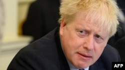 Boris Johnson a survécu il y a quelques semaines à un vote de défiance de son propre camp.
