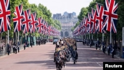 Kraljevska konjica defiluje kroz londonski Mol povodom jubileja, 2. jun 2022.