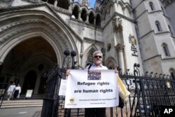 اعتراض به اخراج مهاجران به رواندا