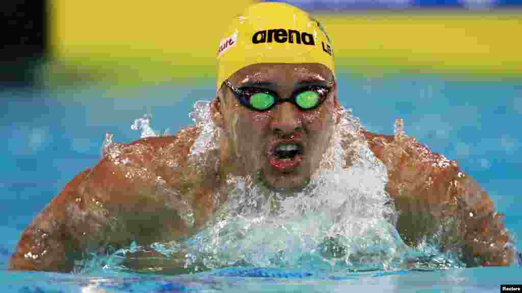 Chad Guy Bertrand le Clos 24 ans, &nbsp;un nageur sud-africain , spécialiste des épreuves de papillon et quatre nages. Il s&#39;illustre en 2010 aux Jeux olympiques de la jeunesse à Singapour (un titre, trois médailles d&#39;argent et une de bronze), aux Jeux du Commonwealth (2 titres, une médaille d&#39;argent et de bronze).