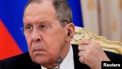 Le ministre russe des Affaires étrangères Sergueï Lavrov assiste à une conférence de presse à Moscou, Russie, le 4 avril 2022.