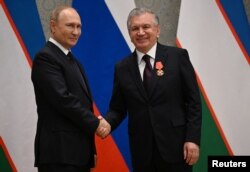 Putin Mirziyoyevga ta'sir o'tkaza oladi, deydi Alisher Ilhomov, Londondan o'zbekistonlik tahlilchi