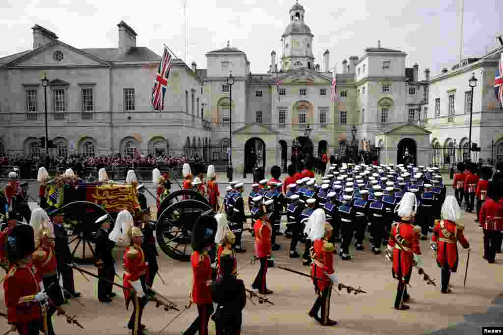 The coffin of Queen Elizabeth is transported in London, Sept. 19, 2022.