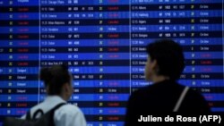 AIR TRAVEL - Roissy-Charles de Gaulle airport Terminal - FRANCE