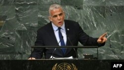 Perdana Menteri Israel Yair Lapid memberikan pidato di depan Majelis Umum PBB di New York hari Kamis (22/9). 