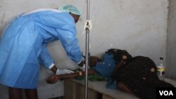 FILE - A health worker assists a cholera patient at Limbe Clinic in Blantyre, Malawi. Doctors Without Borders, known by its French acronym MSF, warned on Dec. 8, 2022, that cases of cholera at a camp in the Democratic Republic of Congo had risen dramatically. (Lameck Masina/VOA)
