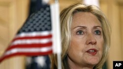 A Free Syrian Army fighter takes a position as he aims his weapon at the Justice Palace, which is controlled by forces loyal to Syria&#39;s President Bashar al-Assad, in Aleppo. 