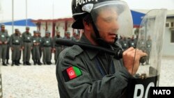 پولیس افغانستان در حال تمرین