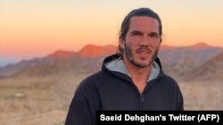 Benjamin Briere, warga negara Prancis yang ditahan di Iran pada 2020 dengan tuduhan spionase, di lokasi yang tidak diungkap. Briere dijatuhi hukuman delapan tahun di penjara di Iran pada 25 Januari 2022, menurut pengacaranya Saeid Dehghan. (Foto: Saeid Dehghan/ AFP)
