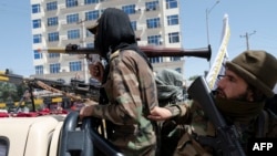 پروفېسرشبير احمد خان وايي ، په کابل کې د دغو سفارتونو تړل کېدل د طالبانو د 17 مياشتو د واکمنۍ ناکامي څرګندوي او دا به د طالبانو حکومت دپاره چېلنجونه نور هم سېوا کړي