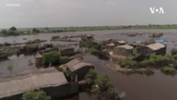 Worshippers Attend Prayers in Flood-Ravaged Pakistan