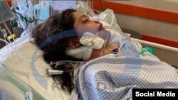 A photo purporting to show Mahsa Amini on a ventilator has been circulating on social media.