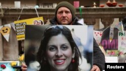 تصویر نازنین زاغری در دست همسرش