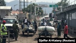 La frontière entre le Rwanda et la RDC est un lieu de passage quotidien pour de nombreuses personnes.