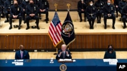 Prezident Bayden Nyu-Yorkda politsiyachilar bilan ko'rishmoqda