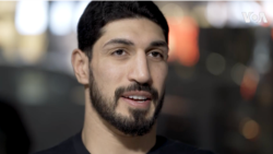 VOA专访: NBA球星坎特接受美国之音专访谈致力于倡导人权的体会