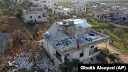 Lokacija u severnoj Siriji u kojoj se prema navodima američke vojske nalazio poginuli lider Islamske države Abu Ibrahim al-Hašemi al-Kuraši (Foto: AP Photo/Ghaith Alsayed)