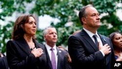 副总统哈里斯和第二先生埃姆霍夫在纽约出席911恐怖攻击21周年的纪念活动（2022年9月11日）