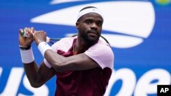 Fils d'immigrés sierra-léonais, Frances Tiafoe se retrouve à deux victoires de devenir le premier Afro-Américain à remporter l'US Open depuis Arthur Ashe en 1968.