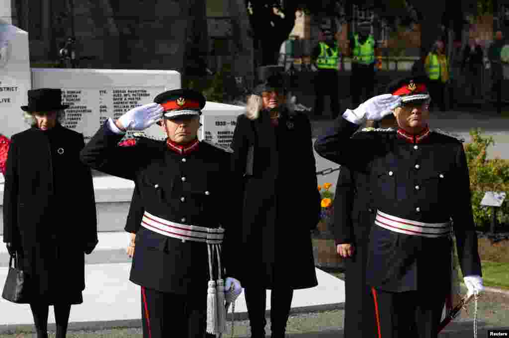 Lord-lieutenants salute as the hearse carrying the coffin of Britain&#39;s Queen Elizabeth passes through the village of Ballater, near Balmoral, Sept. 11, 2022.