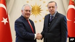 U.S. Secretary of State Rex Tillerson (left) poses with Turkey's President Recep Tayyip Erdogan before their meeting in Ankara, Turkey, March 30, 2017.