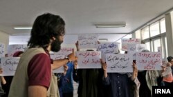 صدور احکام قضایی سنگین علیه چند دانشجو موجب تجمع اعتراضی دانشجویان دانشگاه های تهران و علامه طباطبایی شد.