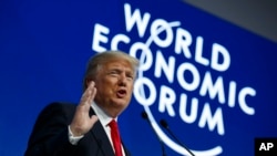 លោក ដូណាល់ ត្រាំ ថ្លែង​នៅ​ឯ​វេទិកា​សេដ្ឋកិច្ច​ពិភពលោក​ កាល​ពី​ថ្ងៃទី​២៦ ខែ​មករា នៅ​ទីក្រុង​ដាវ៉ូស ប្រទេស​ស្វ៊ីស។