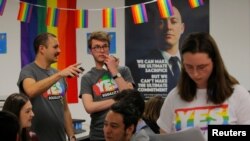 Relawan yang mendukung pernikahan sesama jenis dalam pemungutan suara pernikahan sesama jenis di Australia, 6 September 2017. 
