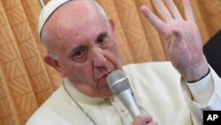 Pope Francis speaks with journalists on board the flight from Baku to Rome, Oct. 2, 2016. 