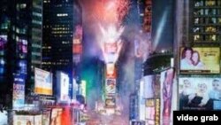 Puncak kemeriahan pesta menyambut tahun baru 2013 di New York, 31 Desember 2012.