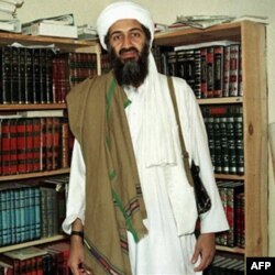 Osama bin Ladenning 1998 yilda olingan surati