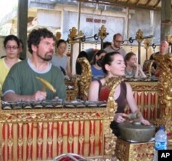 Dharma Swara musicians rehearse in Bali before competition