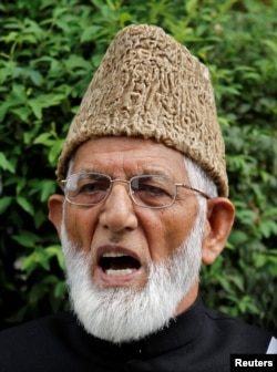 FOTO FILE: Syed Ali Shah Geelani, ketua faksi garis keras Konferensi Hurriyat (Kebebasan) Kashmir, dalam konferensi pers di Srinagar 7 Agustus 2010. (REUTERS/Fayaz Kabli)
