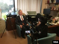 美中贸易全国委员会会长艾伦接受美国之音莉雅的专访