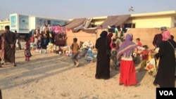 Many mothers who fled in recent weeks tell VOA they left because soaring prices and shortages of goods were threatening their families with starvation, in Debaga, Kurdistan, Iraq, Oct. 23, 2016. (H.Murdock/VOA)