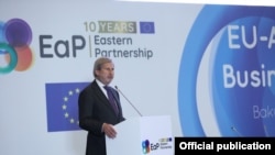 Yohannes Han Azərbaycan-Avropa İttifaqı biznes forumunda çıxış edir