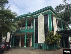 Rodja's office located near the Al Barkah mosque. (K. Varagur/VOA)