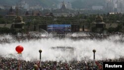  တရုတ်နိုင်ငံ အနောက်တောင်ပိုင်း၊ ယူနန်ပြည်နယ်မှာရှိတဲ့ အထူးကိုယ်ပိုင်အုပ်ချုပ်ခွင့်ရဒေသဖြစ်တဲ့ ဆစ်ဆောင်ပနားဒေသ (Xishuangbanna) က သင်္ကြန်ပွဲတော် ယခင်မှတ်တမ်းဓာတ်ပုံ (ဧပြီ ၁၅၊ ၂၀၂၅) 